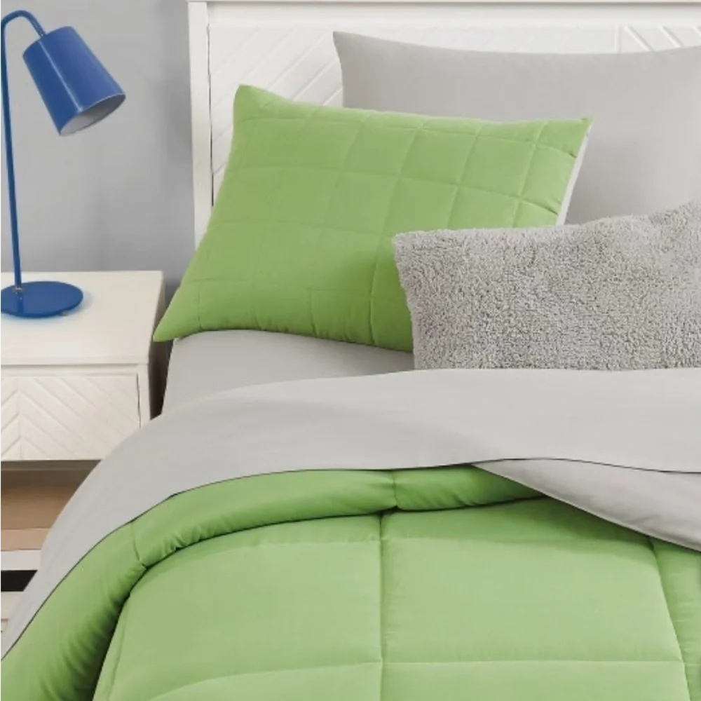 My World NWT Microfiber 6-piece Bedding Set.  Twin XL